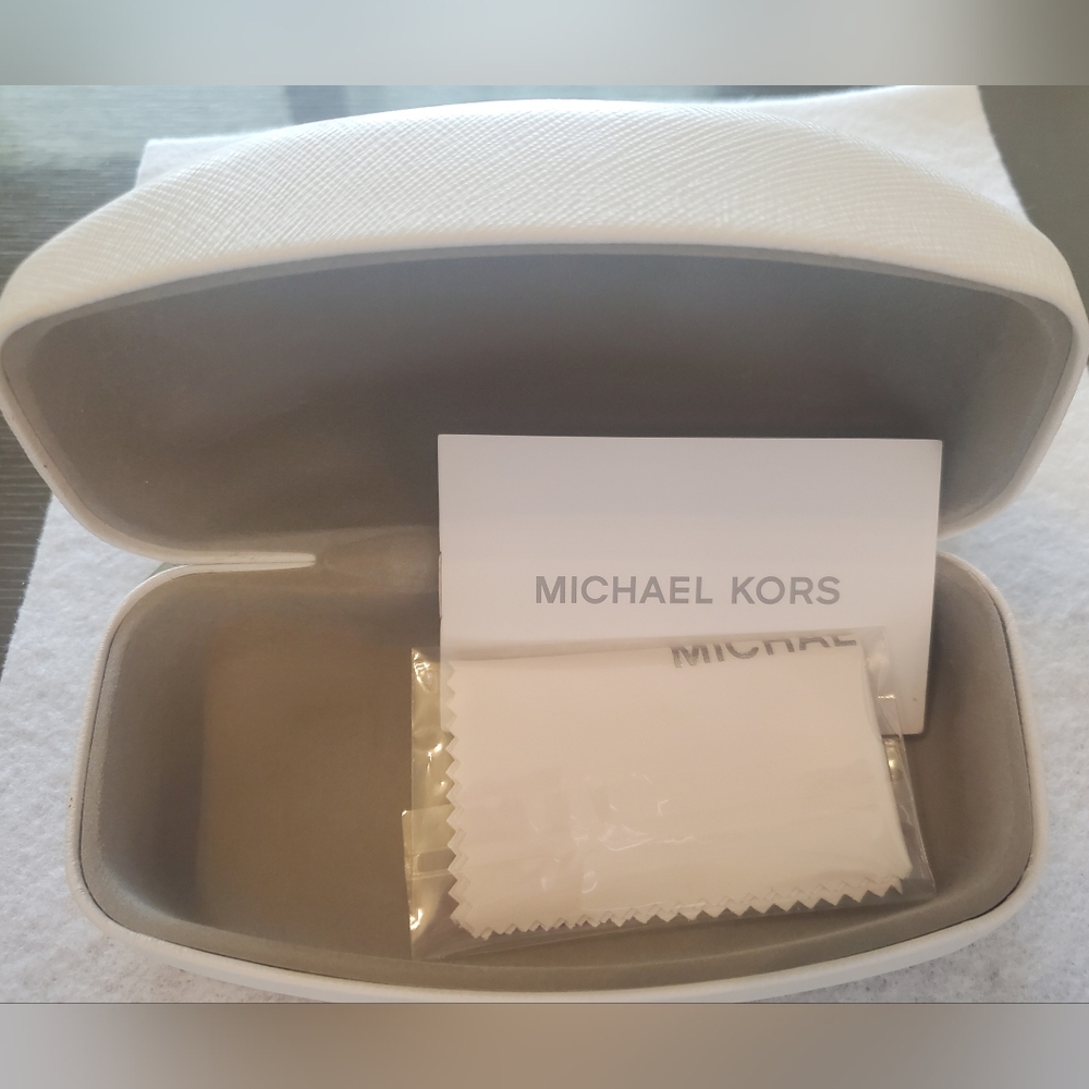 NWOT Michael Kors White Glasses Case - Picture 2 of 5